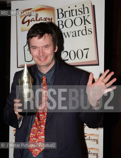 Ian Rankin with his Crime Thriller award..Copyright©/Writer Pictures/Rosebud2
