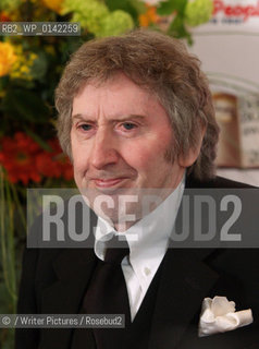 ..Copyright©/Writer Pictures/Rosebud2