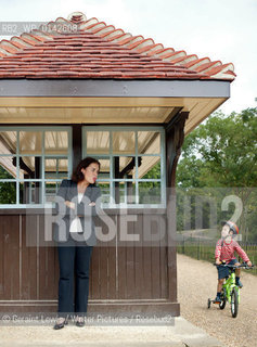 Bestselling author Robert Harris at home..copyright©Geraint Lewis/Writer Pictures/Rosebud2