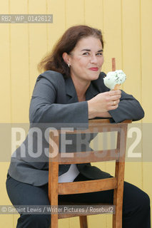 Bestselling author Robert Harris at home..copyright©Geraint Lewis/Writer Pictures/Rosebud2