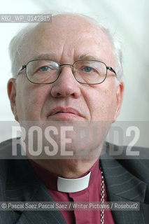 George Carey, former archbishop of Canterbury, and author of 14 books on religion and politics, at the Edinburgh International Book Festival 2004...Copyright©Pascal Saez.Pascal Saez/Writer Pictures/Rosebud2