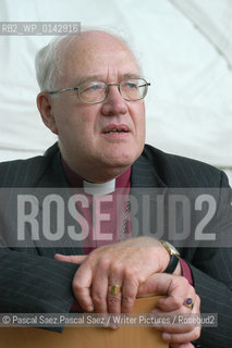 George Carey, former archbishop of Canterbury, and author of 14 books on religion and politics, at the Edinburgh International Book Festival 2004...Copyright©Pascal Saez.Pascal Saez/Writer Pictures/Rosebud2