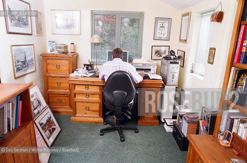 Carl Chinn, Professor of Community History at the University of Birmingham, writer, broadcaster, campaiigner for manufacturing and a proud Brummie.  Published 27 books, 19 of them on Birmingham..copyright©Des Gershon/Writer Pictures/Rosebud2