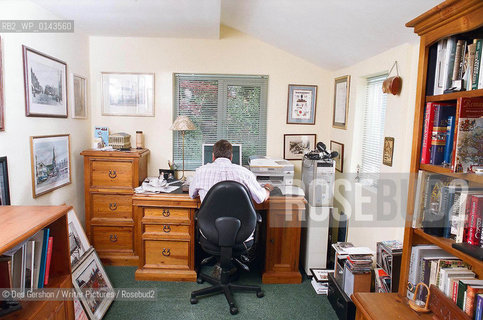 Carl Chinn, Professor of Community History at the University of Birmingham, writer, broadcaster, campaiigner for manufacturing and a proud Brummie.  Published 27 books, 19 of them on Birmingham..copyright©Des Gershon/Writer Pictures/Rosebud2