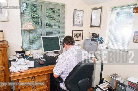 Carl Chinn, Professor of Community History at the University of Birmingham, writer, broadcaster, campaiigner for manufacturing and a proud Brummie.  Published 27 books, 19 of them on Birmingham..copyright©Des Gershon/Writer Pictures/Rosebud2