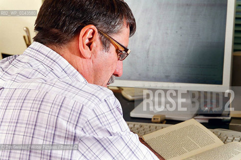 Carl Chinn, Professor of Community History at the University of Birmingham, writer, broadcaster, campaiigner for manufacturing and a proud Brummie.  Published 27 books, 19 of them on Birmingham..copyright©Des Gershon/Writer Pictures/Rosebud2