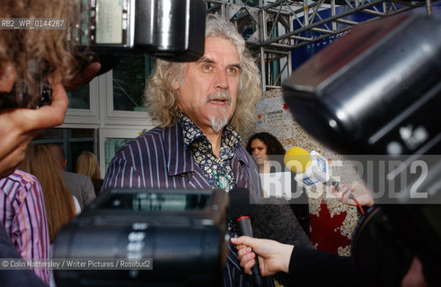 NEWS / STOCK, Edinburgh Film Festival launch, Wed 18/08/04:.Billy Connolly arrives for the Edinburgh Film Festival launch, and is promptly mobbed by the press...copyright©Colin Hattersley/Writer Pictures/Rosebud2