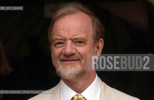 Robin Cook at the Edinburgh Book Festival, 23/08/04...Copyright©Colin Hattersley/Writer Pictures/Rosebud2