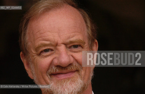 Robin Cook at the Edinburgh Book Festival, 23/08/04...Copyright©Colin Hattersley/Writer Pictures/Rosebud2