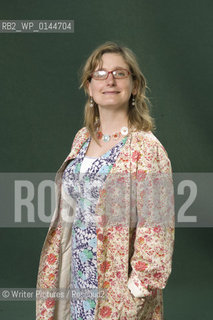 Cressida Cowell, childrens Author of How To Twist A Dragons Tale. CREDIT Geraint Lewis
©Writer Pictures/Rosebud2
