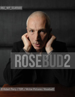 Author Rupert Thompson. ..copyright©Robert Perry/TSPL/Writer Pictures/Rosebud2