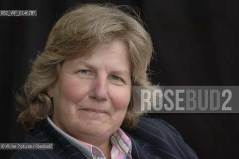 PIC: ROB MCDOUGALL / WRITERS PICTURES.EDINBURGH BOOK FESTIVAL 2005.SANDI TOKSVIG
©Writer Pictures/Rosebud2