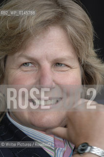 PIC: ROB MCDOUGALL / WRITERS PICTURES.EDINBURGH BOOK FESTIVAL 2005.SANDI TOKSVIG
©Writer Pictures/Rosebud2
