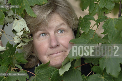 PIC: ROB MCDOUGALL / WRITERS PICTURES.EDINBURGH BOOK FESTIVAL 2005.SANDI TOKSVIG
©Writer Pictures/Rosebud2