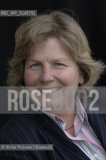 PIC: ROB MCDOUGALL / WRITERS PICTURES.EDINBURGH BOOK FESTIVAL 2005.SANDI TOKSVIG
©Writer Pictures/Rosebud2