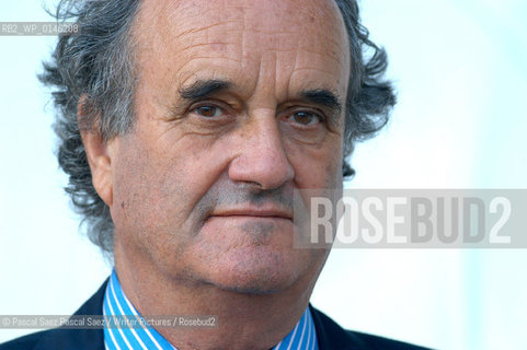 British writer and journalist Mark Tully, who specializes in the Indian sub-continent at the Edinburgh International Book Festival 2003..                                                 .copyright©Pascal Saez.Pascal Saez/Writer Pictures/Rosebud2