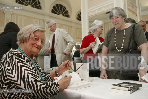 Actress and Author Liz Smith during the Oldie literary lunch at Simpsons on the Strand, central London. ©Writer Pictures/Rosebud2