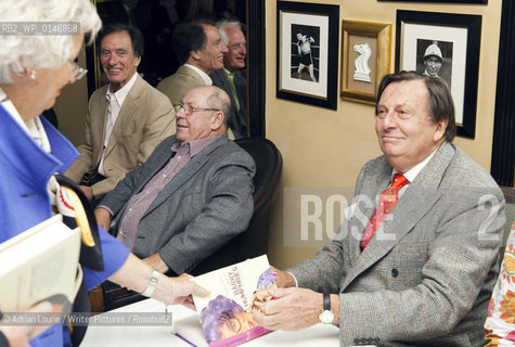 Barry Humphries  at The Oldie Literary Lunch, Simpsons on the Strand..©Adrian Lourie/Writer Pictures/Rosebud2