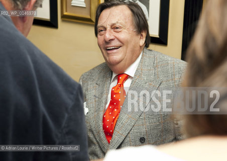 Barry Humphries  at The Oldie Literary Lunch, Simpsons on the Strand..©Adrian Lourie/Writer Pictures/Rosebud2