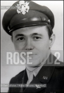Captain Theodore Dutch  Van Kirk (84) July 25, 2005 who was the Navigating Officer on the B29 Bomber Anola Gay which dropped the atomic bomb on Hiroshima August 06, 1945. .copyright©Dan Callister/Writer Pictures/Rosebud2