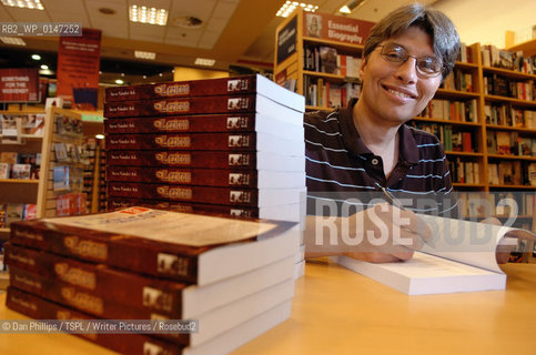 Steve Vander Ark, author of the controversial book, The Harry Potter Lexicon, an encyclopedic guide to all the characters in Harry Potter - signs copies at the  Borders in Fort Kinnaird shopping centre..Copyright©Dan Phillips/TSPL/Writer Pictures/Rosebud2