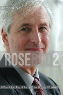 British writer Hugo Vickers at the Edinburgh International Book Festival 2004..Copyright©Pascal Saez.Pascal Saez/Writer Pictures/Rosebud2