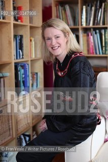 Irish Writer Sarah Webb at her home in Blackrock, Co. Dublin...Copyright©Fran Veale/Writer Pictures/Rosebud2