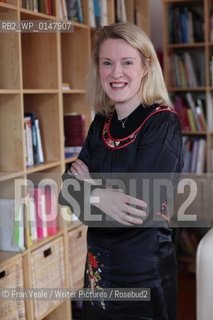 Irish Writer Sarah Webb at her home in Blackrock, Co. Dublin...Copyright©Fran Veale/Writer Pictures/Rosebud2