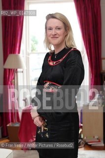 Irish Writer Sarah Webb at her home in Blackrock, Co. Dublin...Copyright©Fran Veale/Writer Pictures/Rosebud2