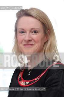 Irish Writer Sarah Webb at her home in Blackrock, Co. Dublin...Copyright©Fran Veale/Writer Pictures/Rosebud2