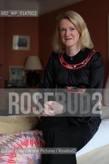 Irish Writer Sarah Webb at her home in Blackrock, Co. Dublin...Copyright©Fran Veale/Writer Pictures/Rosebud2