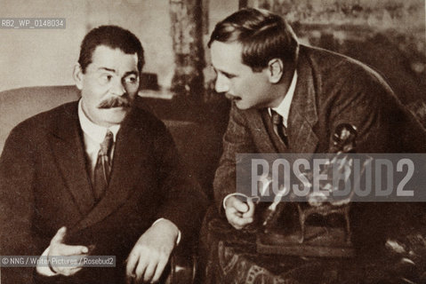 HG Wells (1866-1946) and Maxim Gorky (right).English..Copyright©NNG/Writer Pictures/Rosebud2