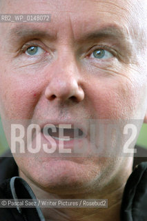 Irving Welsh at the Edinburgh Book Festival 2001...Copyright©Pascal Saez/Writer Pictures/Rosebud2