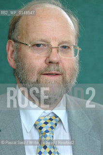 Scientist and writer Ian Wilmut, leader of the team that created Dolly the Sheep, the Worlds first cloned animal, and author of After Dolly: The Uses And Misuses Of Human Cloning at the Edinburgh International Book Festival...Copyright©Pascal Saez/Writer Pictures/Rosebud2
