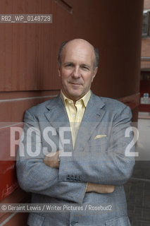 Simon Winchester,writer of books about Earthquakes.....Copyright©Geraint Lewis/Writer Pictures/Rosebud2