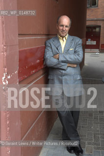 Simon Winchester,writer of books about Earthquakes.....Copyright©Geraint Lewis/Writer Pictures/Rosebud2