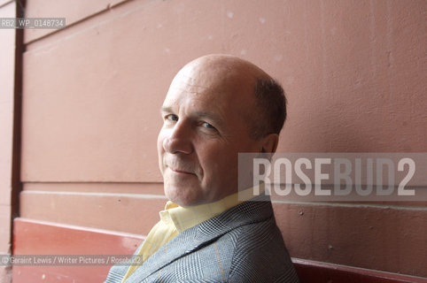 Simon Winchester,writer of books about Earthquakes.....Copyright©Geraint Lewis/Writer Pictures/Rosebud2