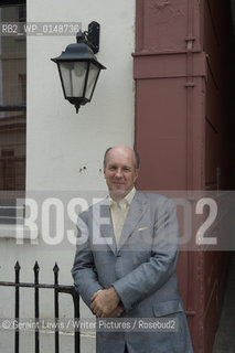 Simon Winchester,writer of books about Earthquakes.....Copyright©Geraint Lewis/Writer Pictures/Rosebud2