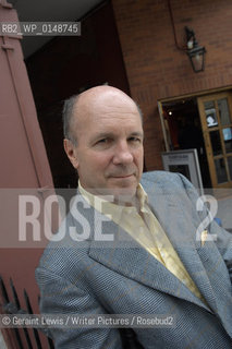 Simon Winchester,writer of books about Earthquakes.....Copyright©Geraint Lewis/Writer Pictures/Rosebud2