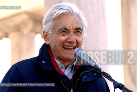 Longtime activist, American historian, and public speaker Professor Howard Zinn of Boston University giving a speech at a peace rally on Boston Common on March 24, 2007..©PhotoDarlene Bordwell/Writer Pictures/Rosebud2