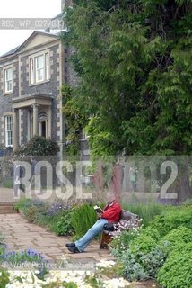 A reader enjoys the gardens of Harmony House during the Borders Book Fe©Writer Pictures/Rosebud2