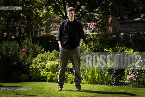 Author Ian Rankin is photographed at Edinburghs Oxford bar, drinking place of his famous penned character Detective Inspector Rebus.
©Writer Pictures/Rosebud2