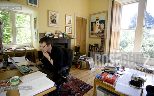 Author Ian Rankin is photographed at Edinburghs Oxford bar, drinking place of his famous penned character Detective Inspector Rebus.
©Writer Pictures/Rosebud2