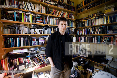Author Ian Rankin is photographed at Edinburghs Oxford bar, drinking place of his famous penned character Detective Inspector Rebus.
©Writer Pictures/Rosebud2