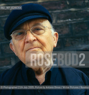Aharon Appelfeld photographed in London..©Photographed 21th July 2005..Picture by Antonio Olmos/Writer Pictures/Rosebud2