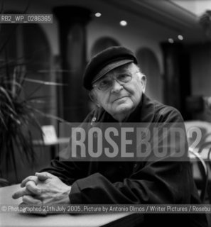 Aharon Appelfeld photographed in London..©Photographed 21th July 2005..Picture by Antonio Olmos/Writer Pictures/Rosebud2