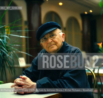 Aharon Appelfeld photographed in London..©Photographed 21th July 2005..Picture by Antonio Olmos/Writer Pictures/Rosebud2
