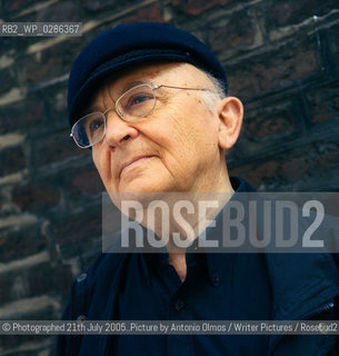 Aharon Appelfeld photographed in London..©Photographed 21th July 2005..Picture by Antonio Olmos/Writer Pictures/Rosebud2
