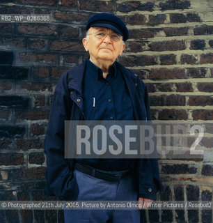 Aharon Appelfeld photographed in London..©Photographed 21th July 2005..Picture by Antonio Olmos/Writer Pictures/Rosebud2