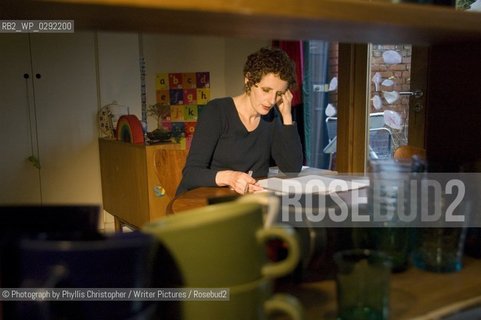 Maggie OFarrell, writer.3rd November 2008..©Photograph by Phyllis Christopher/Writer Pictures/Rosebud2
